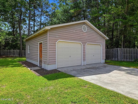 3rd image of 4426 Robin Dale Court