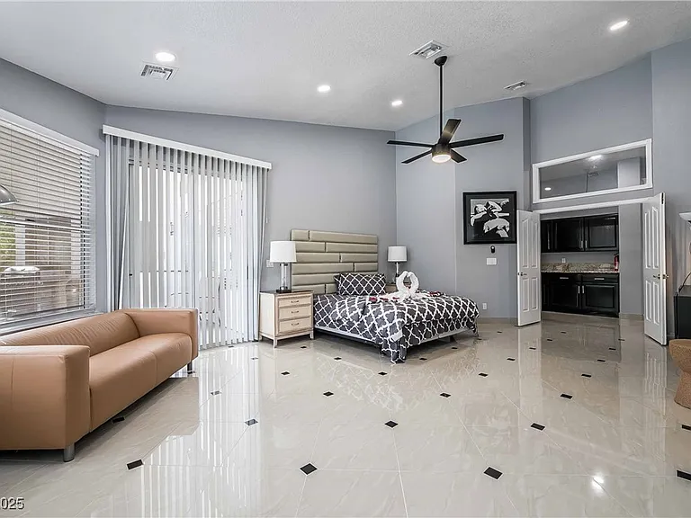 1400 Castle Crest Dr — Photo 28