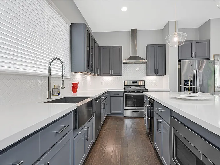 407 Yale Oaks Ln — Photo 6