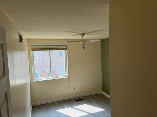 956 Barclay Ln #956, East Lansing, MI 48823