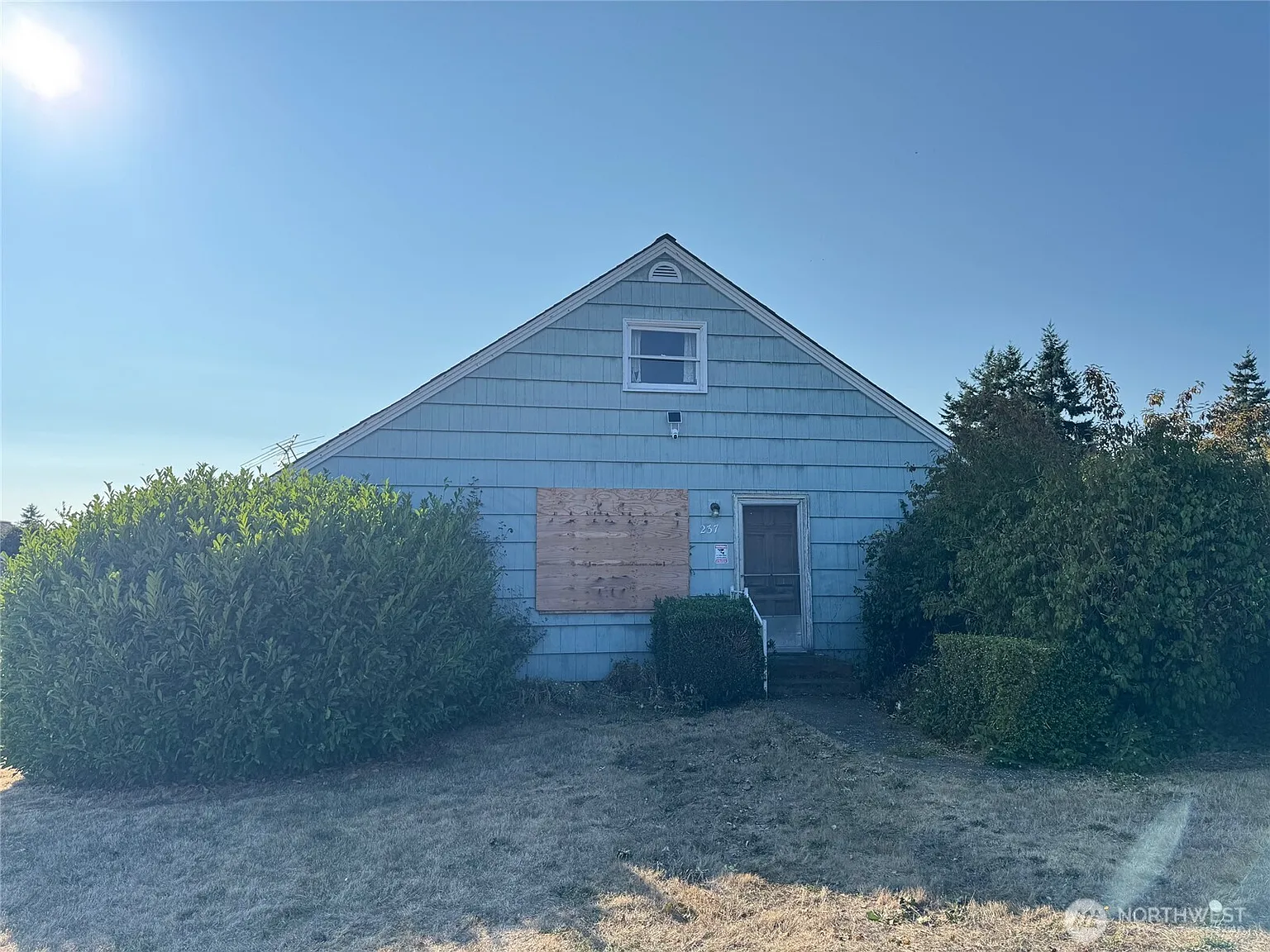 237 SE Regatta Drive photo 1