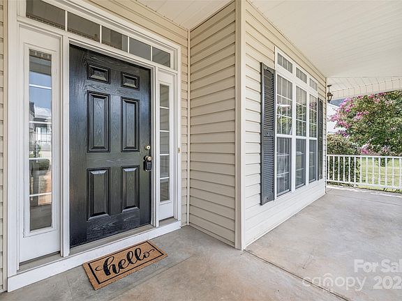 3rd image of 624 Summey Farm Dr