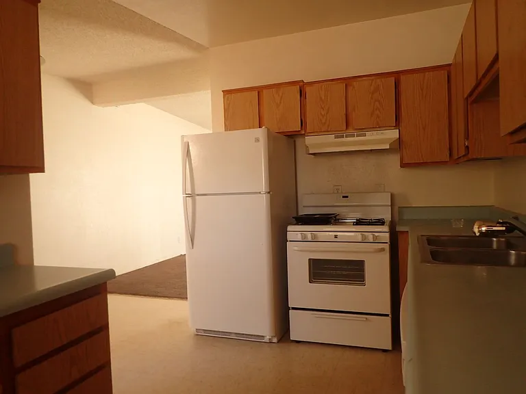 246 Kasmir St — Photo 3
