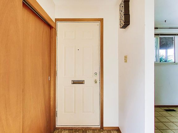 4th image of 3760 Woodruff Cres