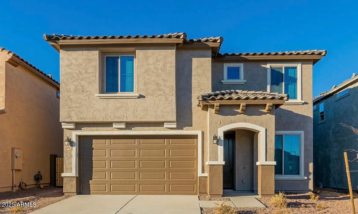 4 bed, 3.0 bath, 2700 sqft, $2,695 — Photo 1