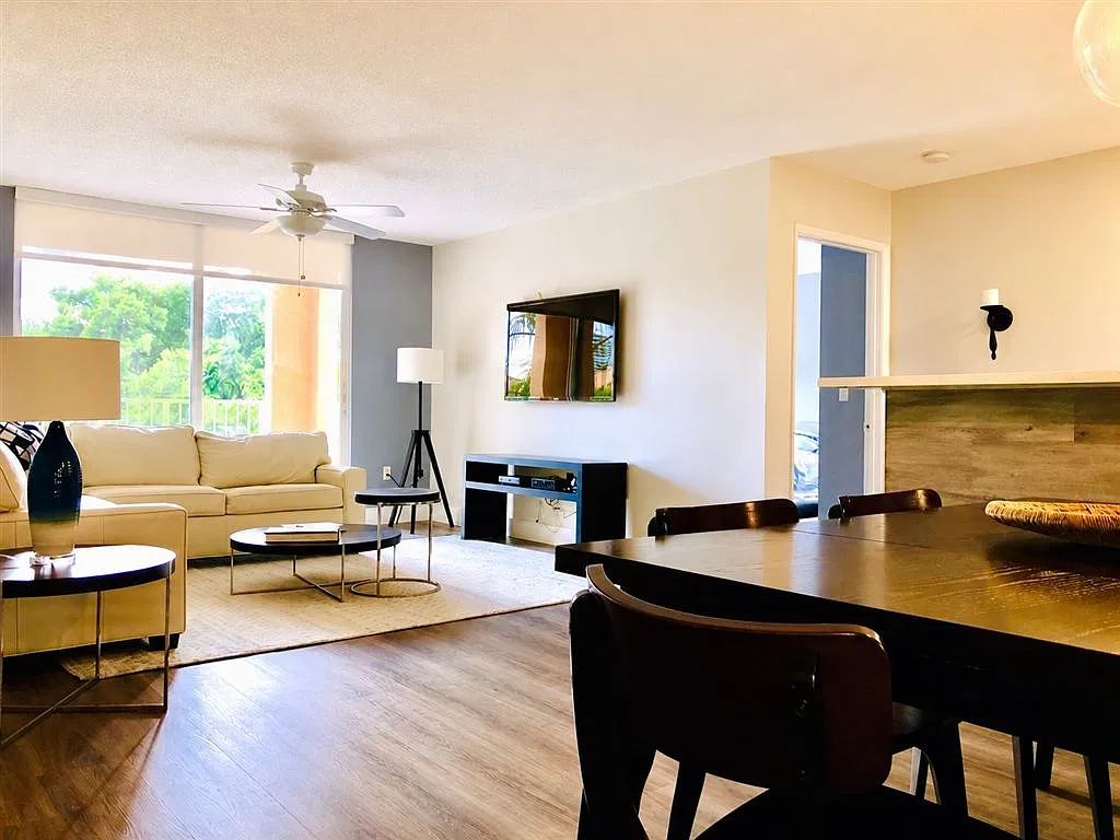 2 bed, 2.0 bath, 1095 sqft, $3,500 — Photo 3