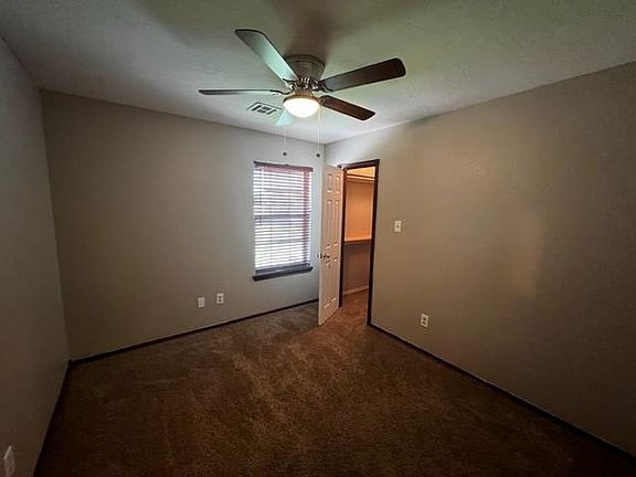 5th image of 25 NW Havenshire Cir