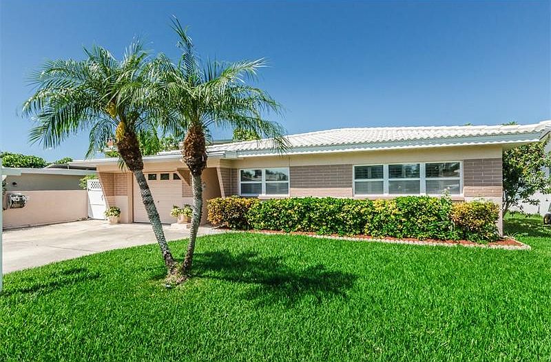 1st image of 230 176th Terrace Dr E