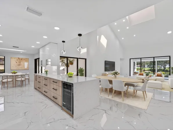 6 Clubhouse Lane, Boynton Beach, FL 33436