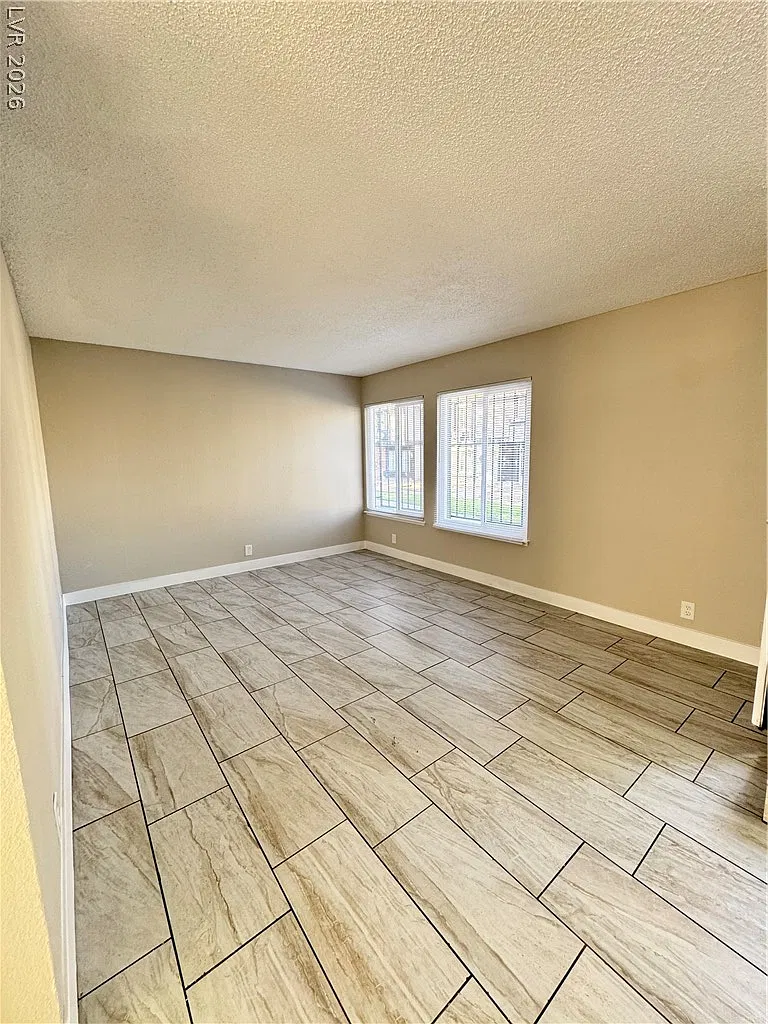 4 bed, 1.5 bath, 1378 sqft, $1,850 — Photo 3