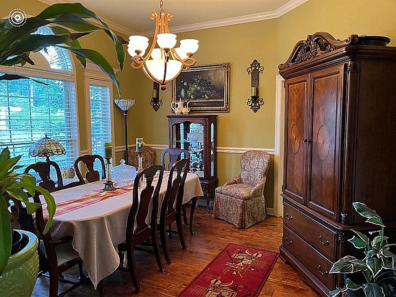 5th image of 5614 Catalina Ave