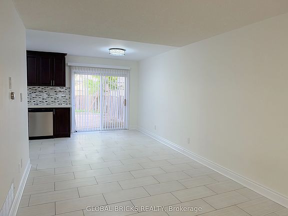 5th image of 1049 Kennedy Cir