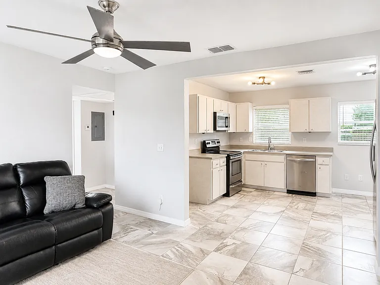 4314 W Carmen St — Photo 23