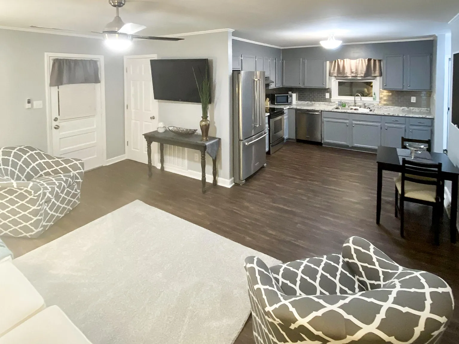 4 bed, 3.0 bath, 1450 sqft, $1,209 — Photo 3