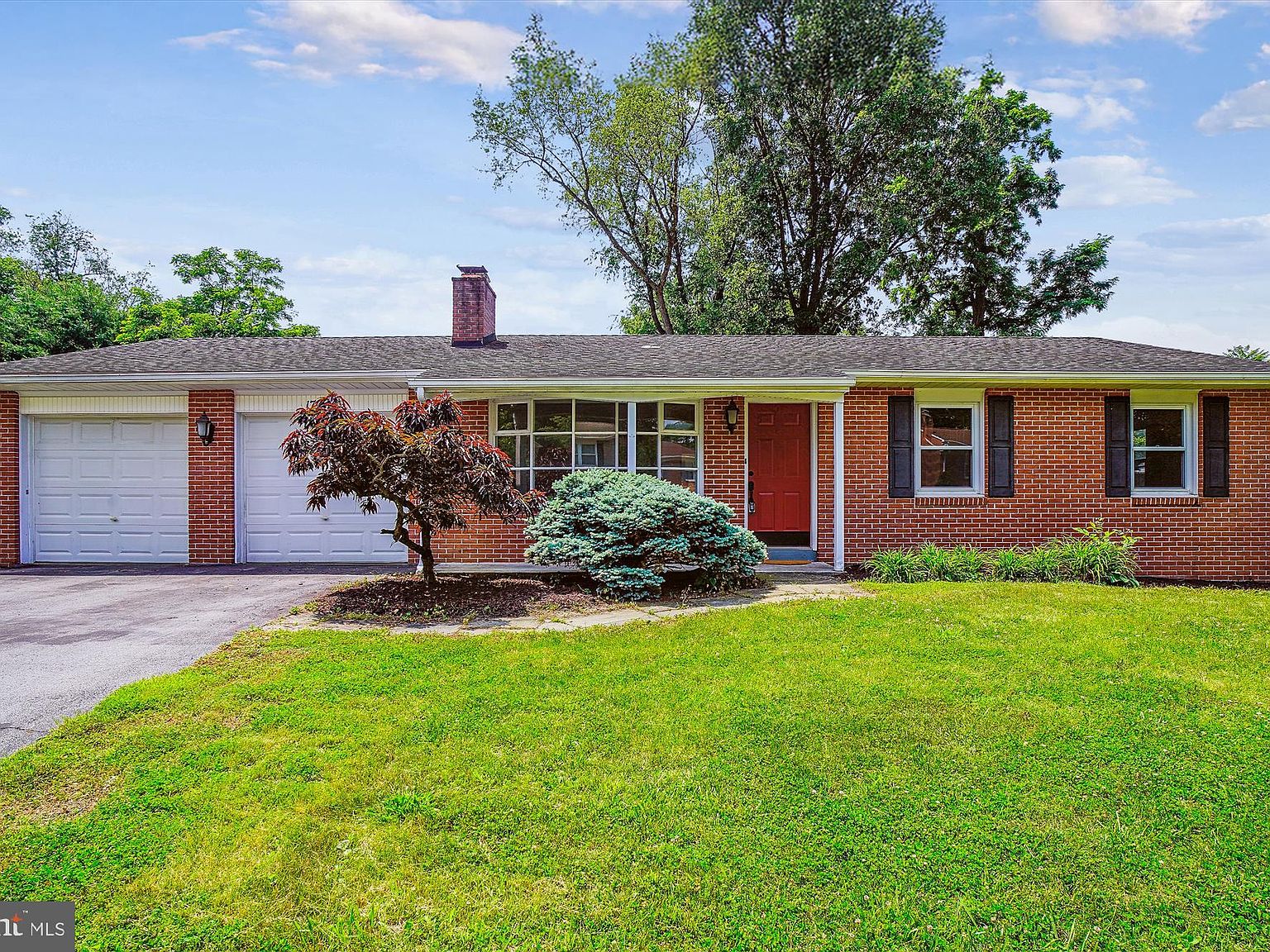 neer  ① 17817 Greentree Ln, Hagerstown, MD 21740 | MLS #MDWA2029156