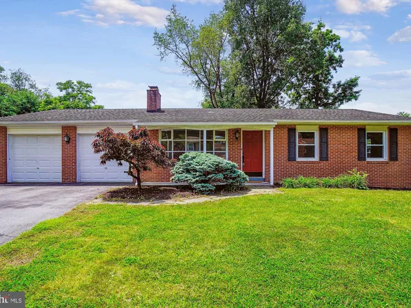17817 Greentree Ln, Hagerstown, MD 21740