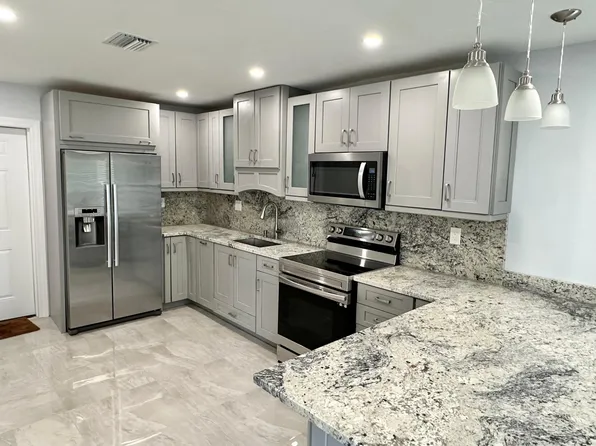 3704 NW 207th Dr, Miami Gardens, FL 33055