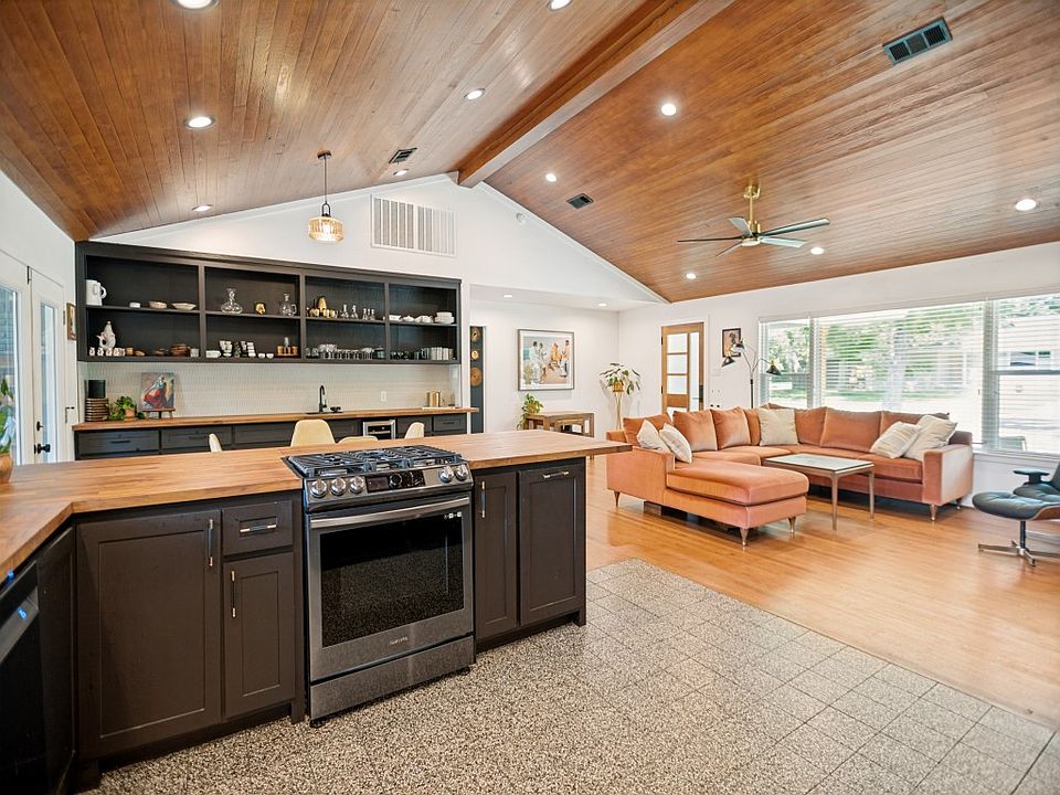1st image of 9710 Cloister Dr