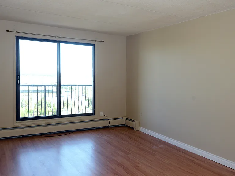 37 Berkeley Pl W — Photo 21