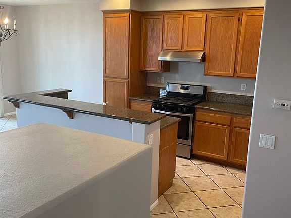 4th image of 246 Aurora Ave