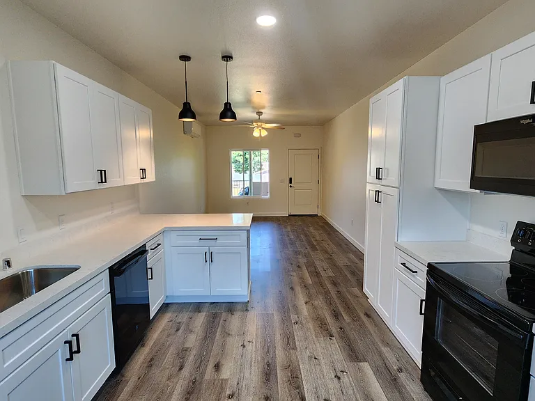 728 W 1st Ave #201 — Photo 4