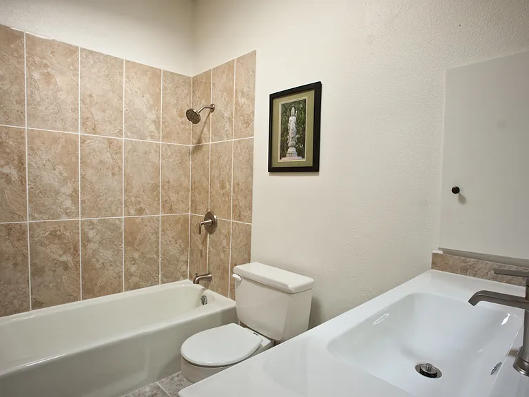 11 Baca Townhouse — Photo 10