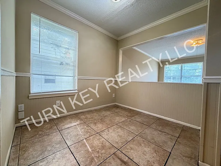 127 Avalon Ave — Photo 4