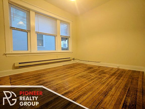 5th image of 4427 N Wolcott Ave APT 1B