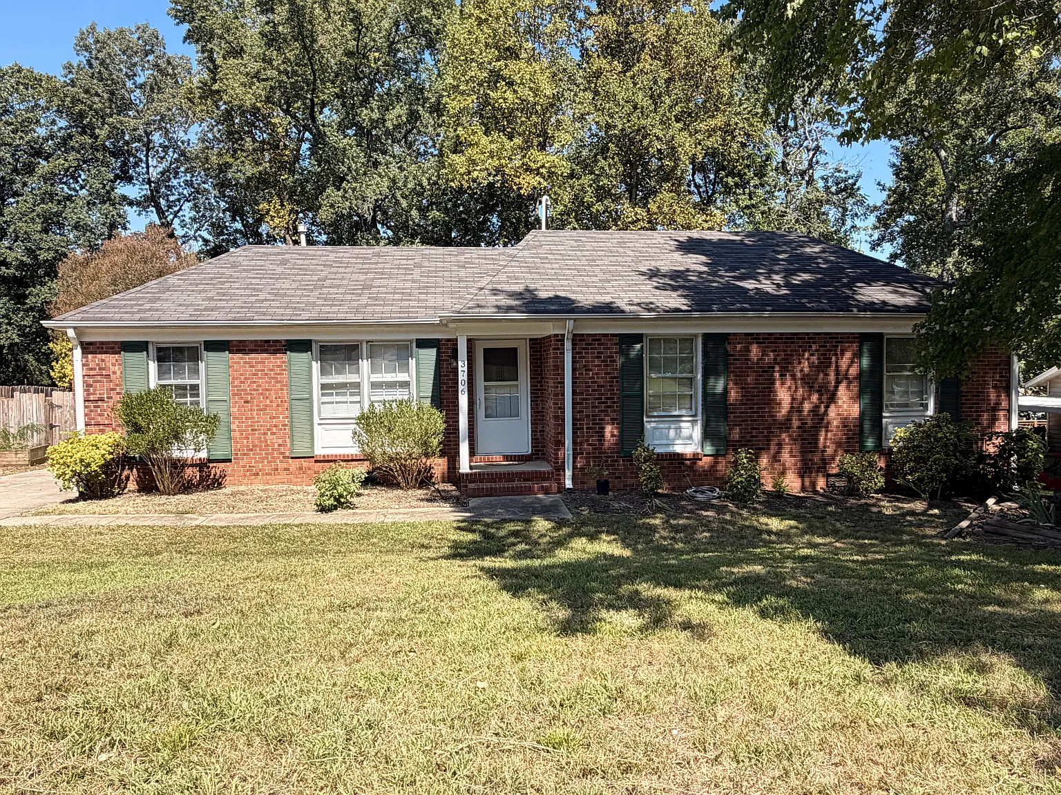 3 bed, 1433 sqft, $1,850 — Photo 1