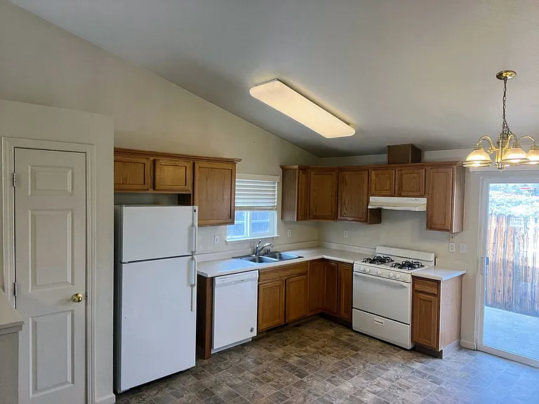 4106 Gordon St — Photo 4