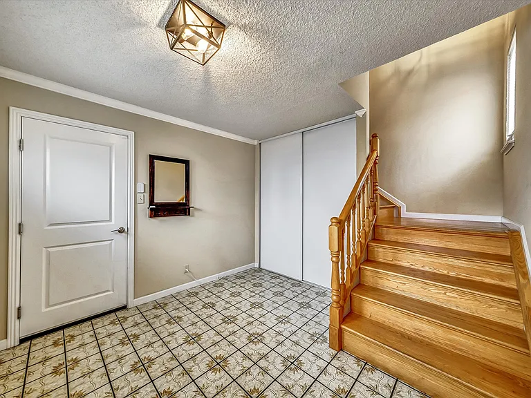 102 Valleyview Way — Photo 4