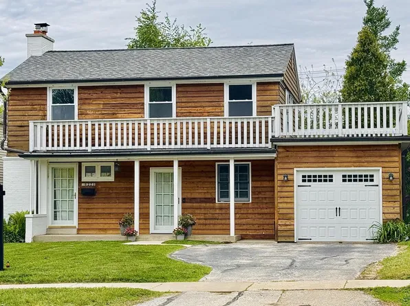 6221 N Lake DRIVE, Whitefish Bay, WI 53217