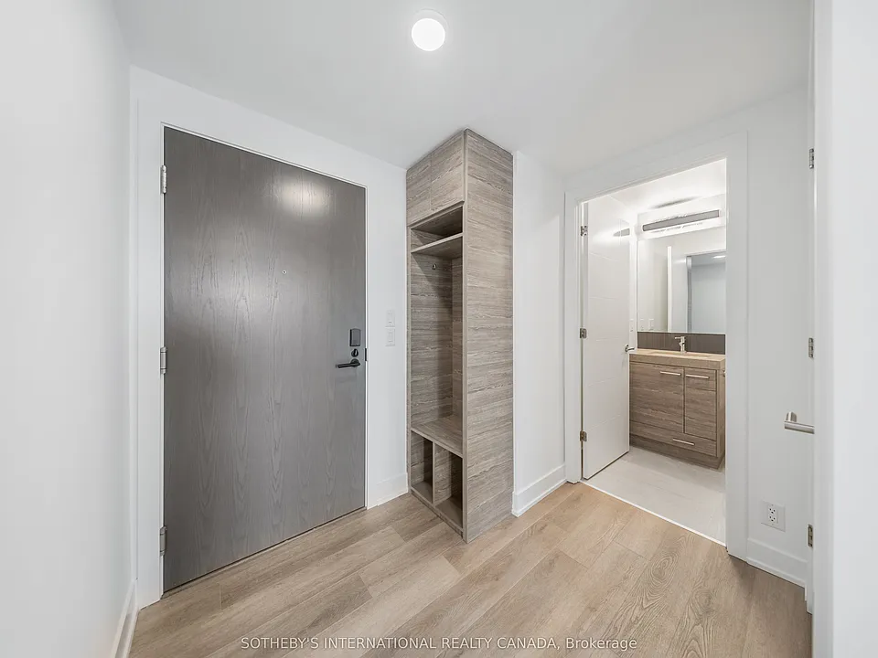 484 Spadina Ave #208