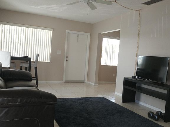 3rd image of 2711 NE 49th St APT 8