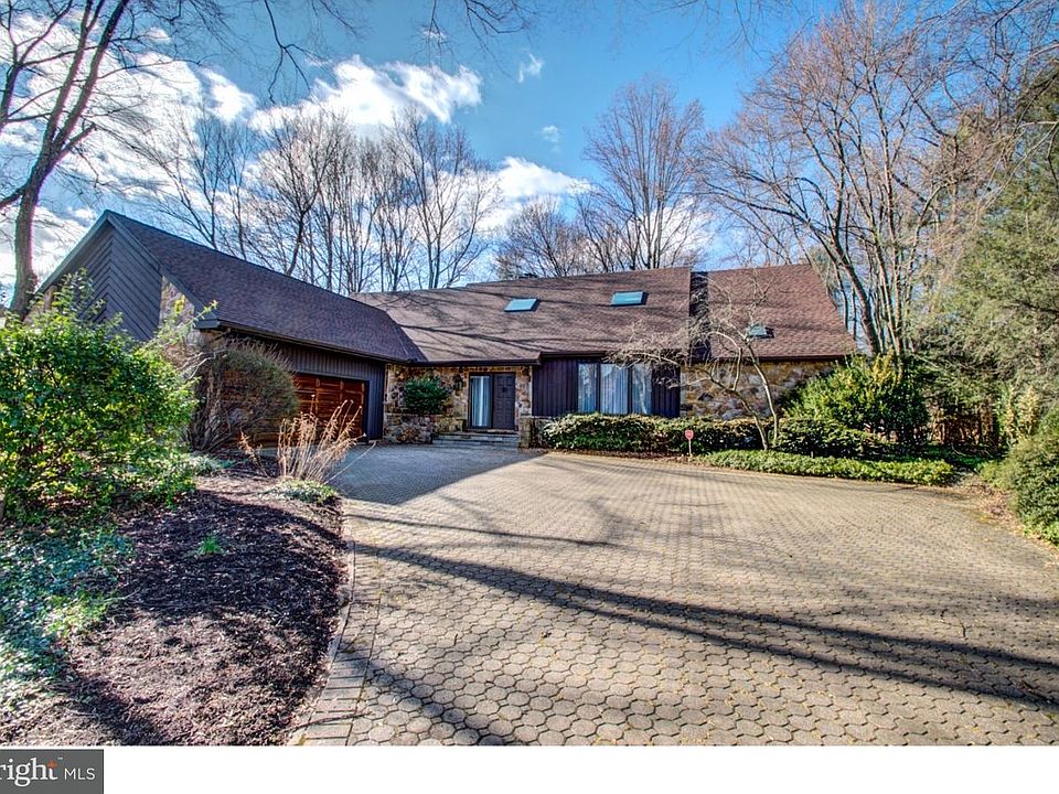 1st image of 102 Ashley Ct