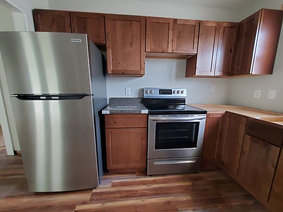 3rd image of 639 Huddleston Ave