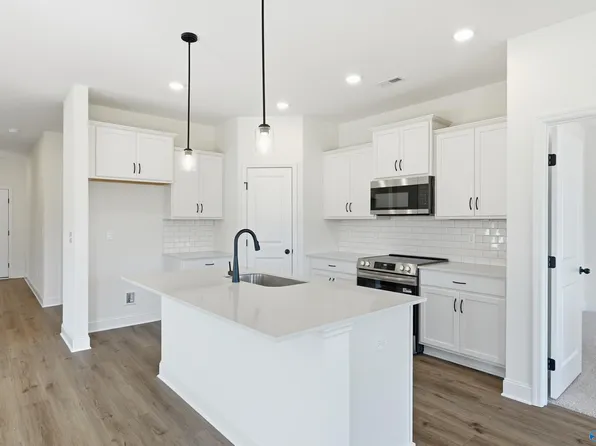 101 River Pointe Dr, New Market, AL 35761