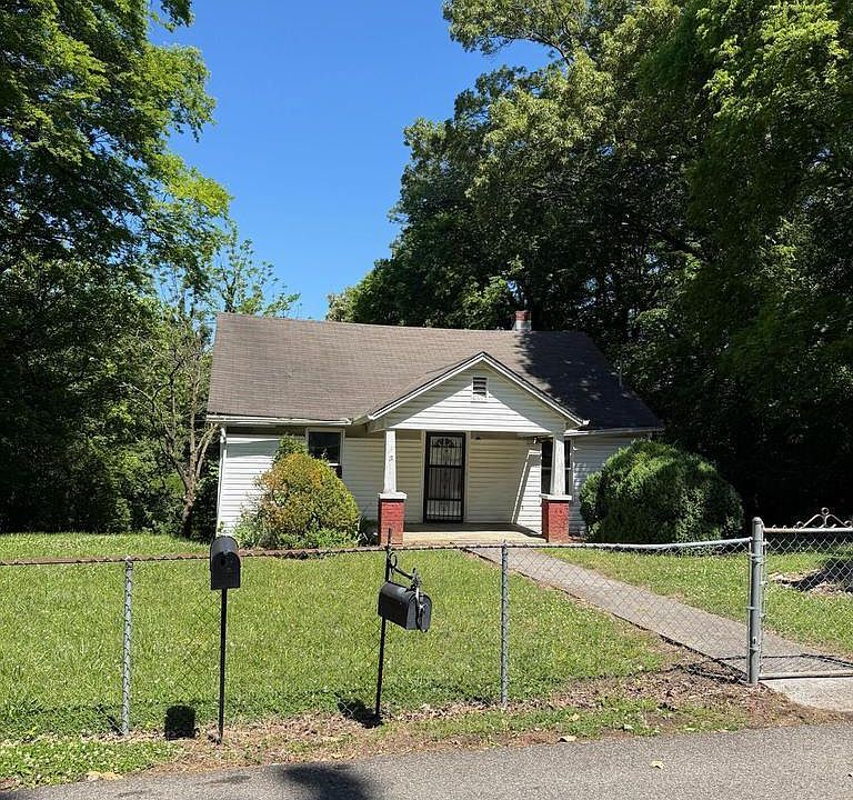 1st image of 835 Spring Dr
