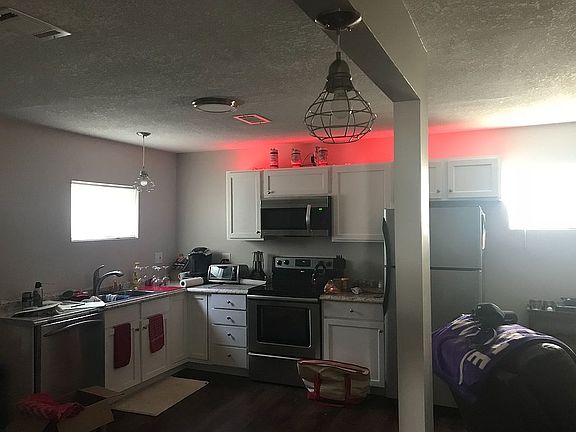3rd image of 5033 Forest Ave