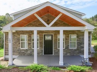 102 Locust Ln, Oakdale, PA 15071