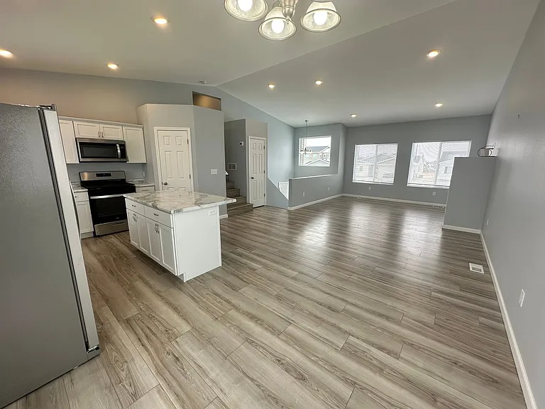 2513 Ivory St — Photo 3