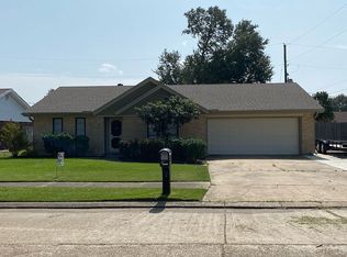 3155 Capitan Dr, Port Neches, TX 77651