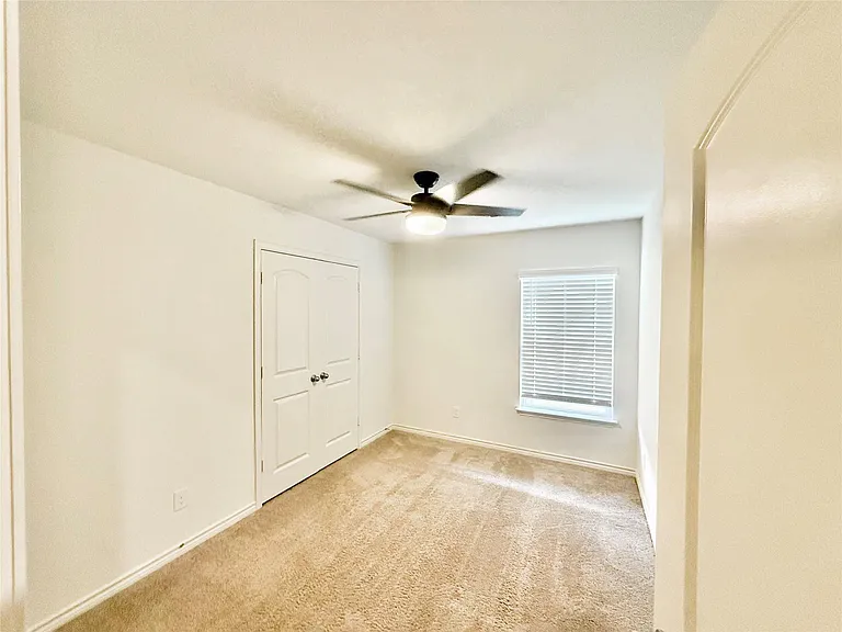 521 Locksley Cv — Photo 6