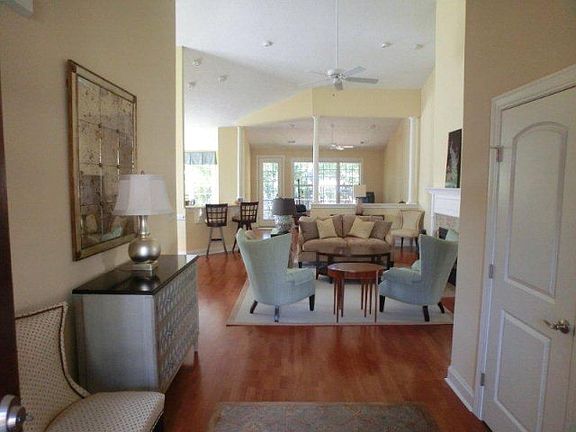 4th image of 119 Cottonwood Creek Ln