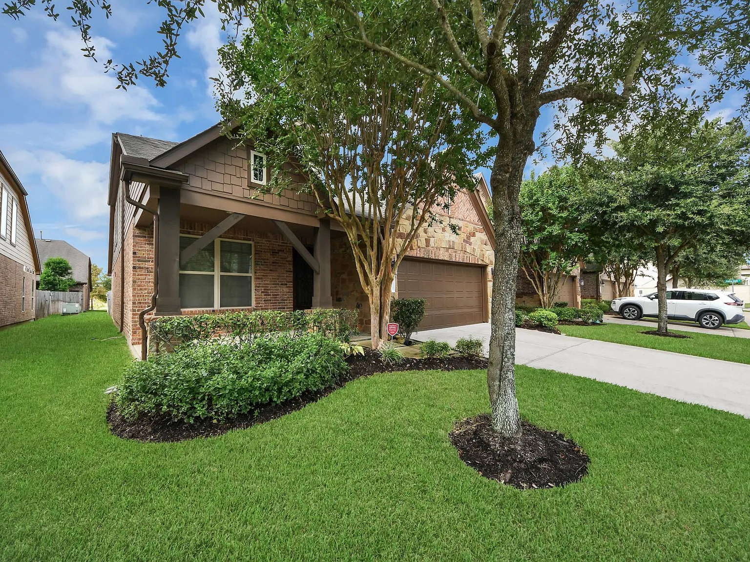 3 bed, 3.0 bath, 2594 sqft, $2,700 — Photo 3