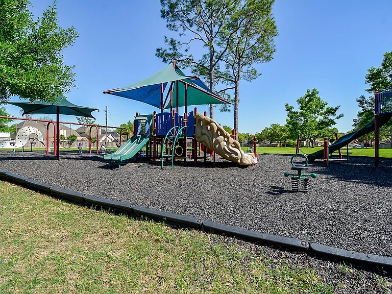 3815 Summerfield Dr — Photo 32