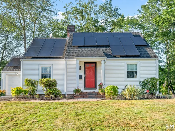 12 Iroquois Rd, West Hartford, CT 06117