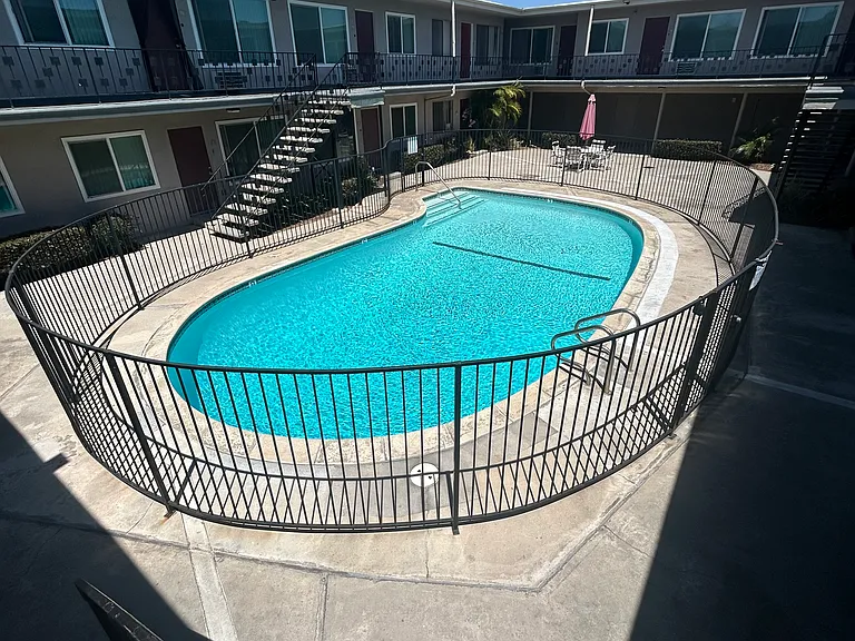2425 Carson St #20 — Photo 10