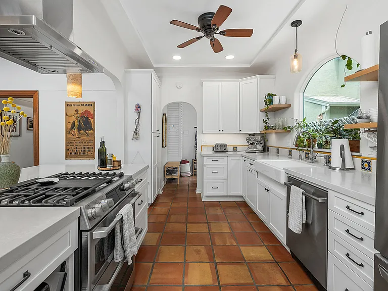 3706 Grim Ave — Photo 4