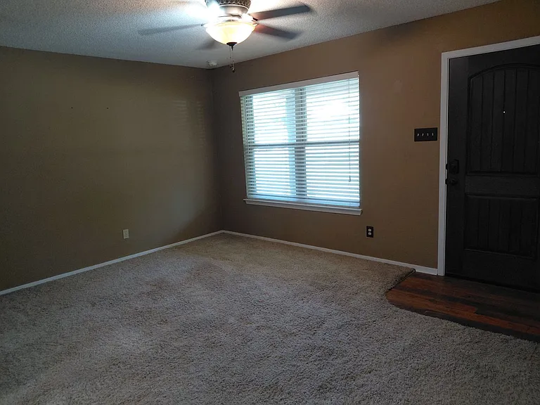 3725 Greenwood Rd — Photo 14